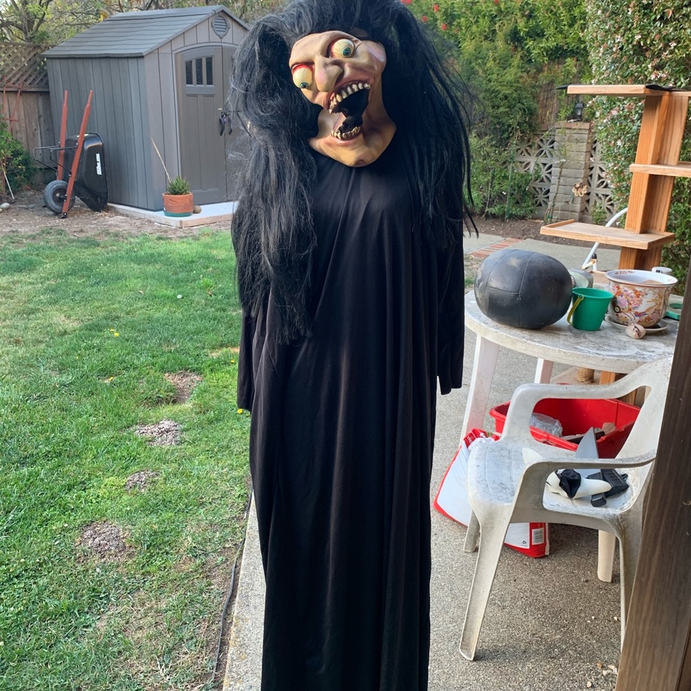 Crazy face mask with black dress - Picture 2 of 2